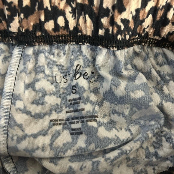 Stylish Just Be Women's Black and Tan Shorts, Size S - Picture 3 of 5